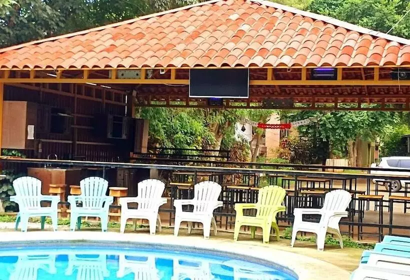 Hotelli Coco Beach Condos