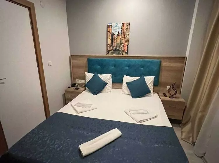 Hotelli Destinia Pera