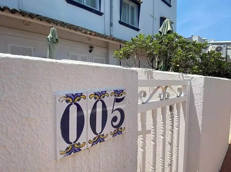 هتل Hostal Blayet