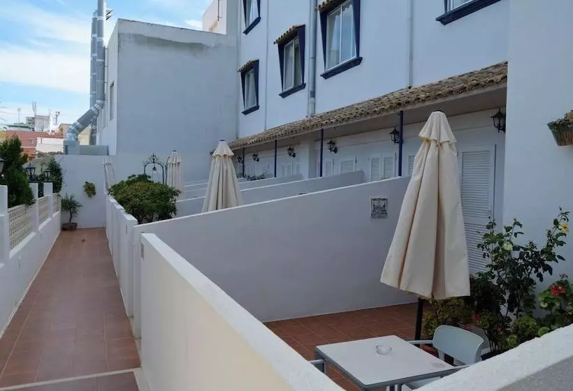 هتل Hostal Blayet