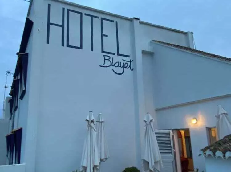 هتل Hostal Blayet