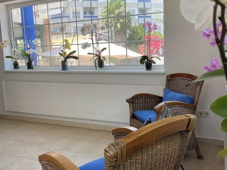 هتل Hostal Blayet
