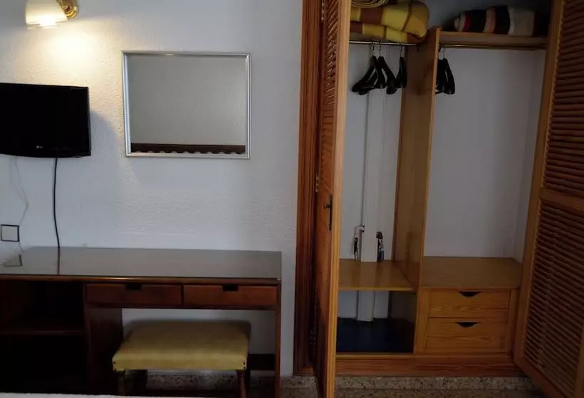 هتل Hostal Blayet