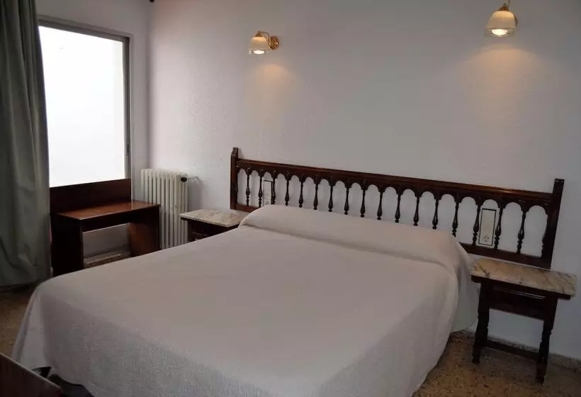 هتل Hostal Blayet
