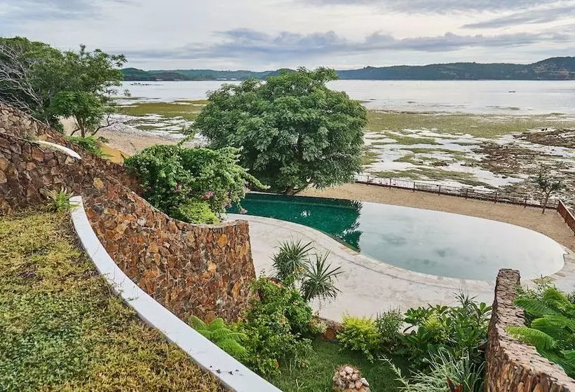 Hotelli Inlight Lombok Eco Resort