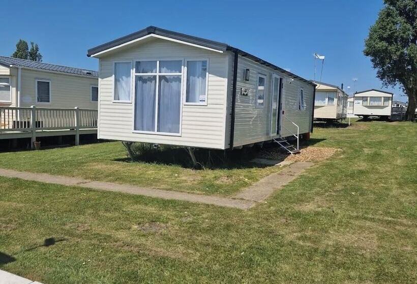 בית מלון כפרי Luxuary Static Caravan Sleeps 6 Coopers Beach   Luxurious Get Away