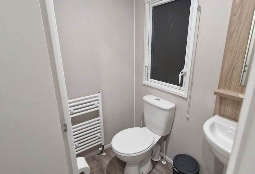 בית מלון כפרי Luxuary Static Caravan Sleeps 6 Coopers Beach   Luxurious Get Away