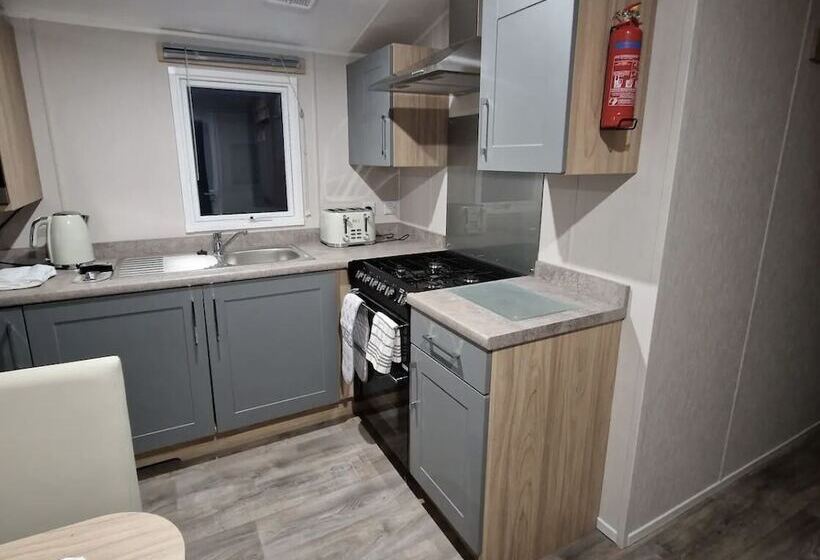 בית מלון כפרי Luxuary Static Caravan Sleeps 6 Coopers Beach   Luxurious Get Away