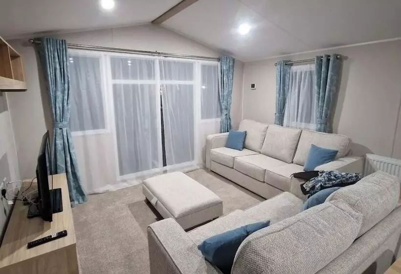 ホテル Luxuary Static Caravan Sleeps 6 Coopers Beach   Luxurious Get Away