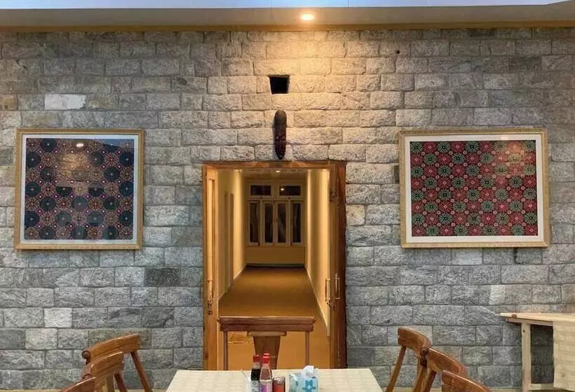 هتل Naltar Palace