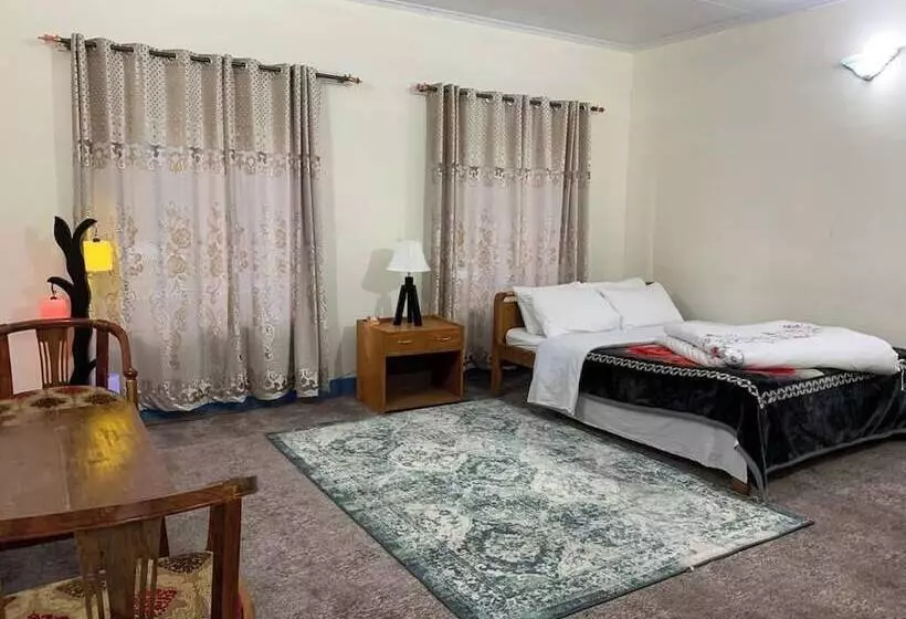 هتل Naltar Palace