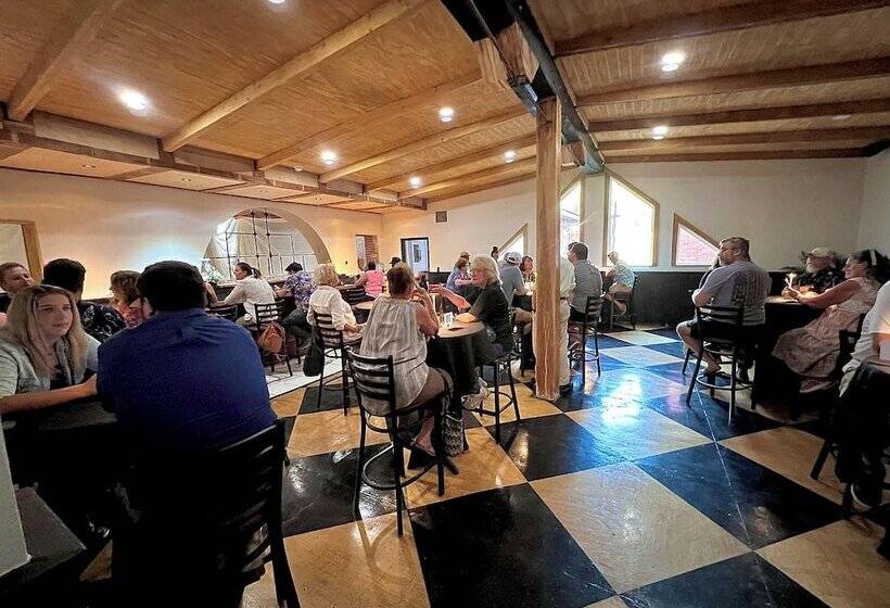 בית מלון כפרי The Fallon