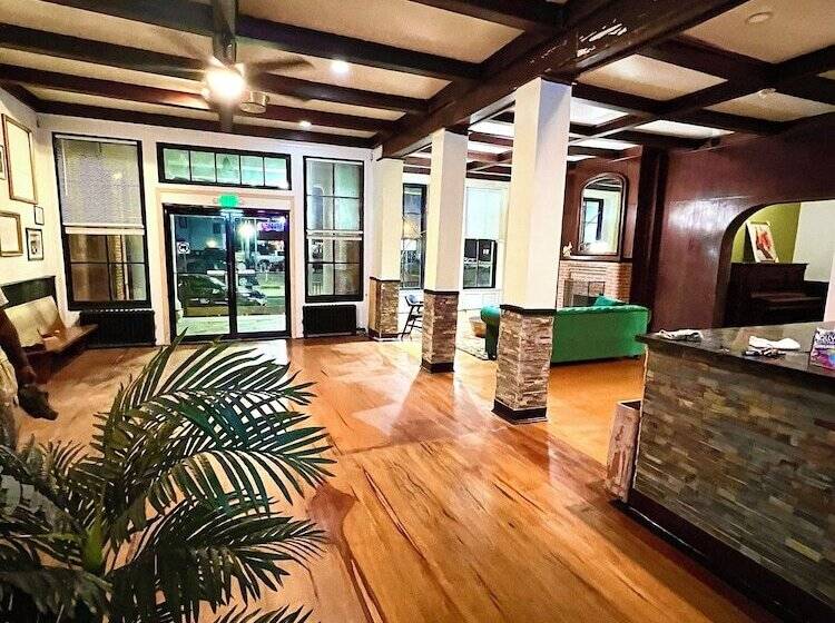 בית מלון כפרי The Fallon