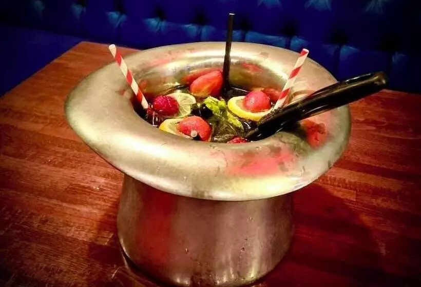 Hotelli The Mad Hatter S Guestrooms