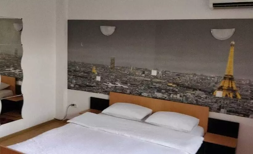 ペンション Cazare Business Transit