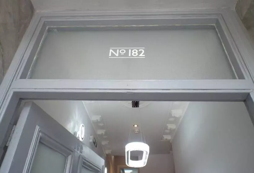 Majatalo Hackney Suites   En Suite Rooms & Amenities