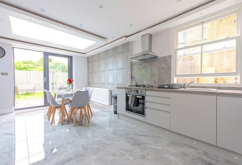 Пансион Hackney Suites En Suite Rooms & Amenities