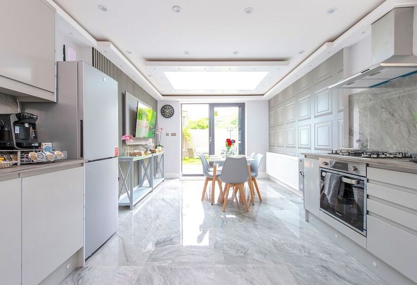 Пансион Hackney Suites En Suite Rooms & Amenities