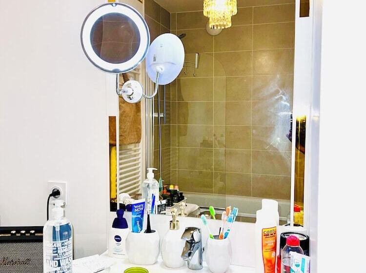 اقامتگاه 156 Av. Pasteur B1