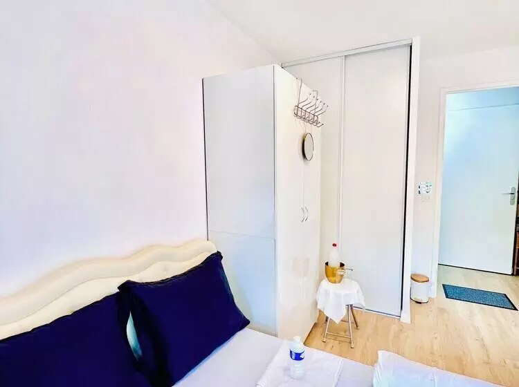 Residenssi 156 Av. Pasteur B1