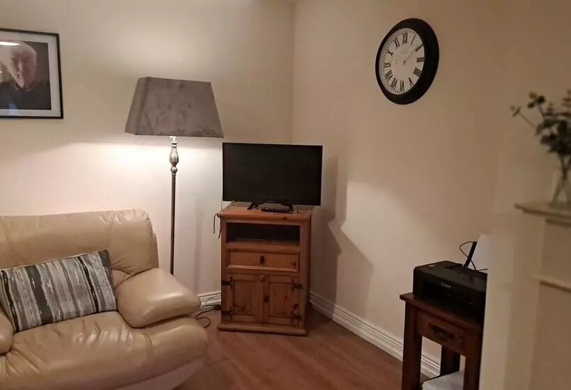 Residenssi No 3 Main St, Charming 3 Bed House In Bellaghy