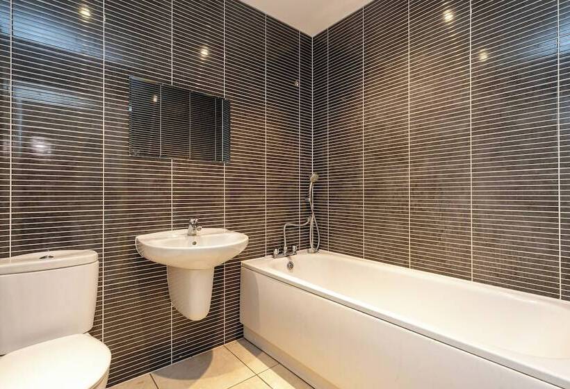 Residenza Stunning 5 Bed House In Ashford