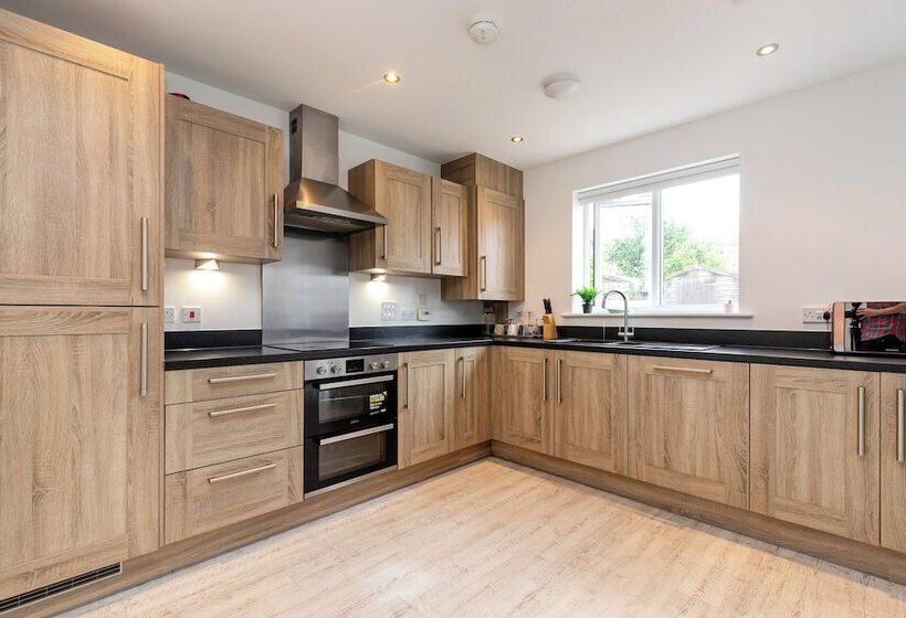 Residenza Stunning 5 Bed House In Ashford