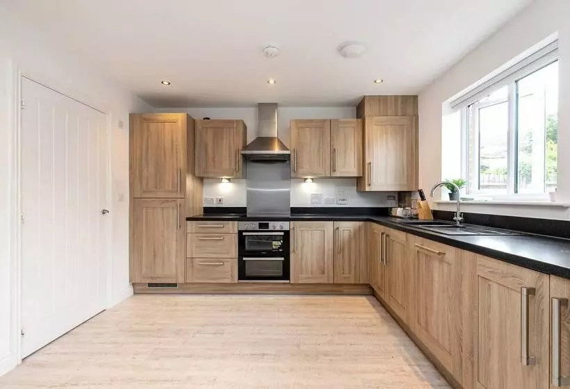 レジデンス Stunning 5 Bed House In Ashford