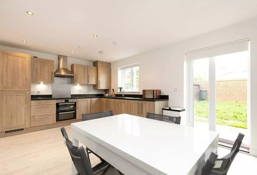 レジデンス Stunning 5 Bed House In Ashford