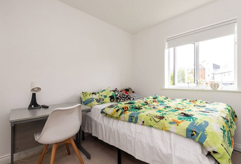 Residenza Stunning 5 Bed House In Ashford