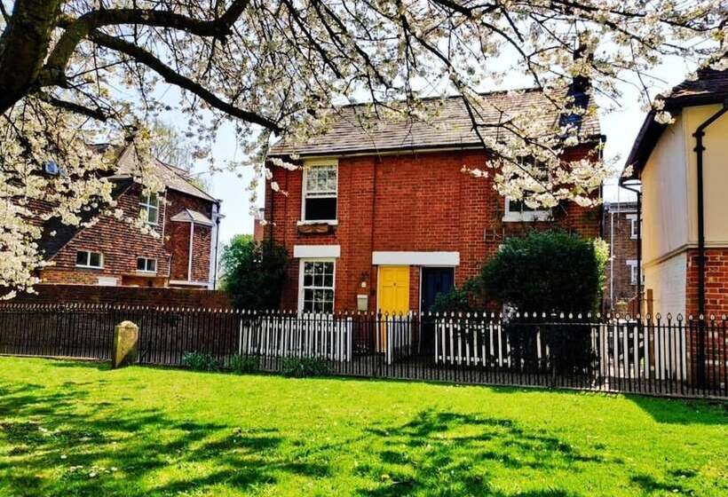 اقامتگاه Victorian Cottage Writers Retreat