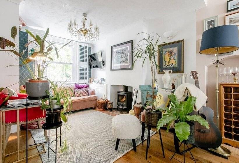 اقامتگاه Victorian Cottage Writers Retreat