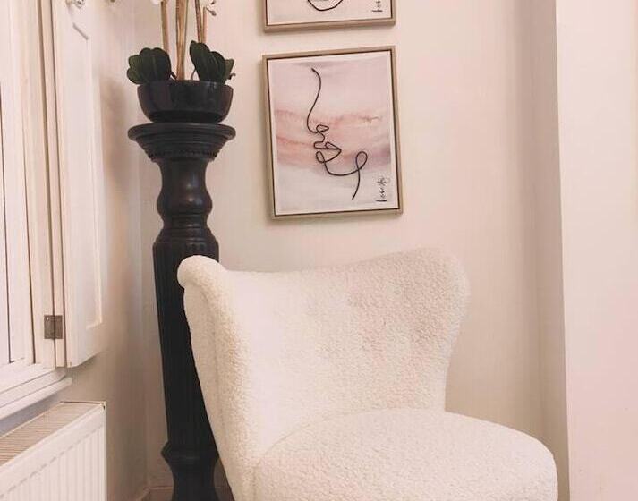 اقامتگاه Victorian Cottage Writers Retreat