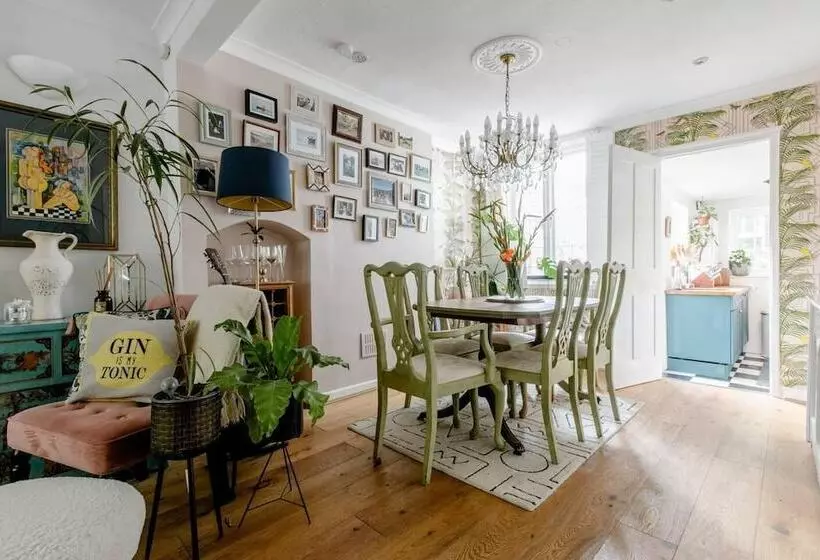 レジデンス Victorian Cottage Writers Retreat