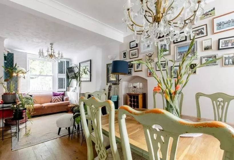 レジデンス Victorian Cottage Writers Retreat