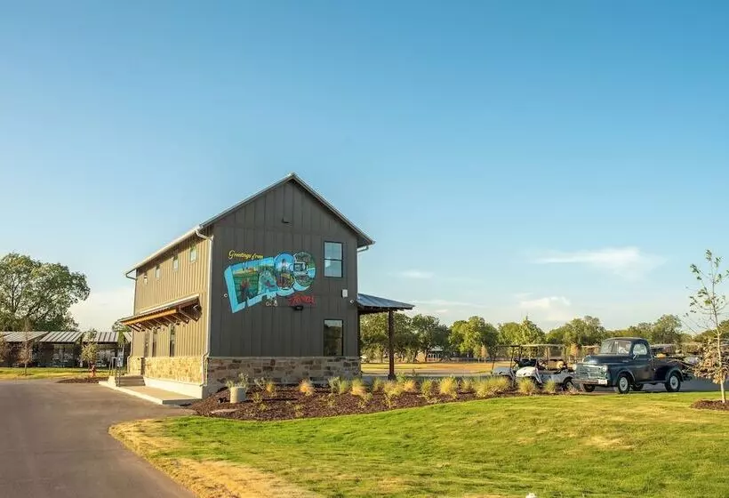 استراحتگاه Camp Fimfo Waco