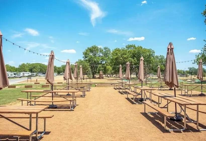 استراحتگاه Camp Fimfo Waco