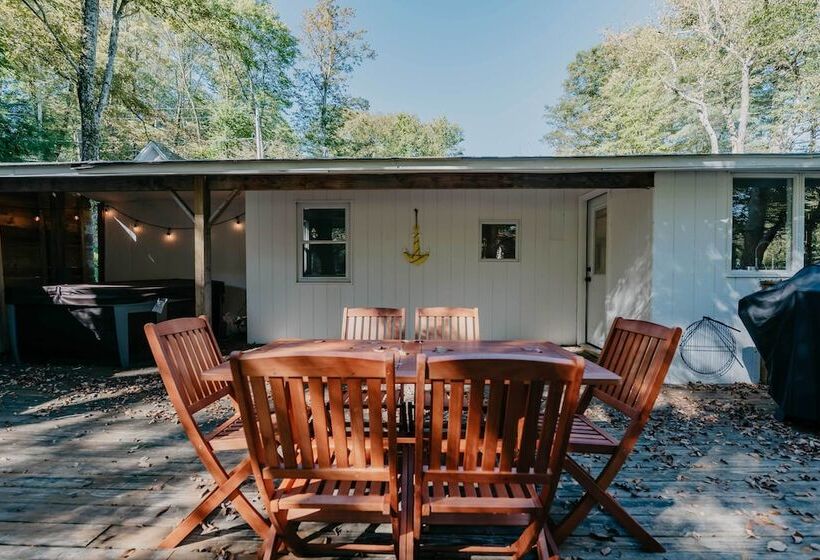 Smallwood Oasis W/ 2 Bikes & Private Hot Tub!