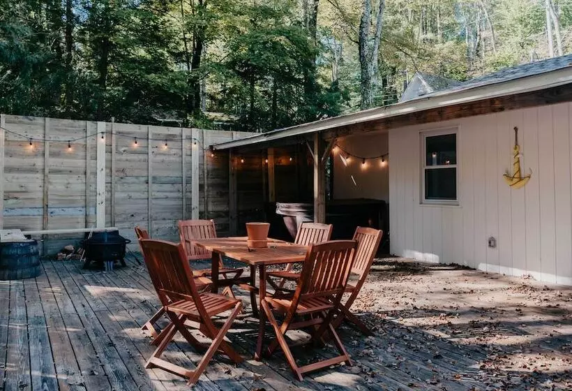Smallwood Oasis W/ 2 Bikes & Private Hot Tub!