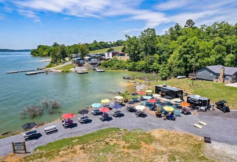 The Lodge At Lakeside