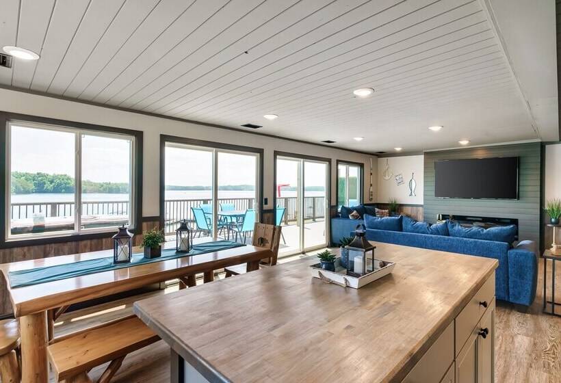 The Lodge At Lakeside