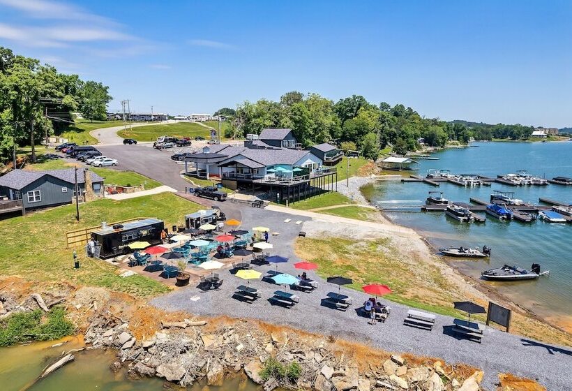 The Lodge At Lakeside