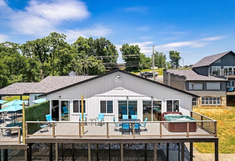 The Lodge At Lakeside