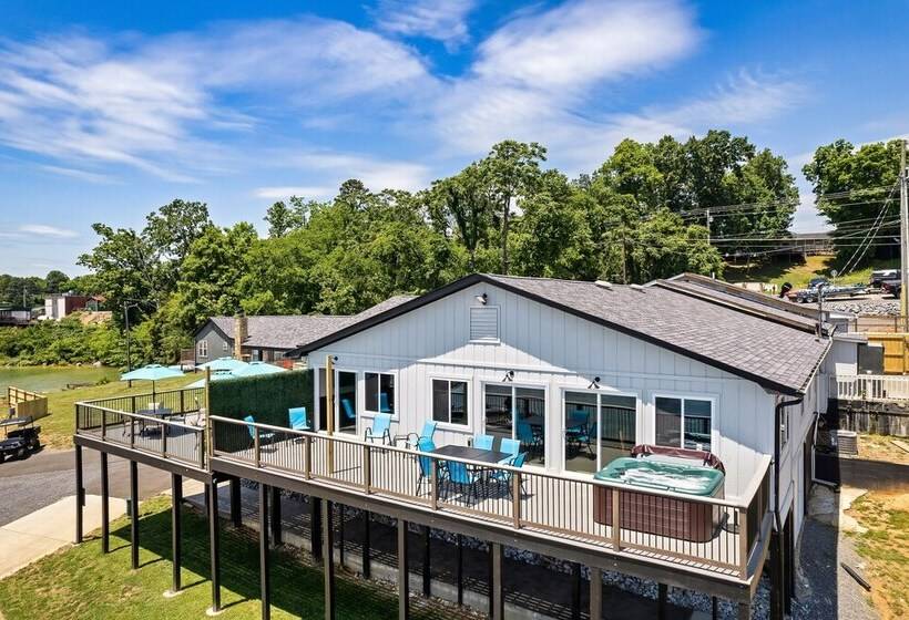 The Lodge At Lakeside