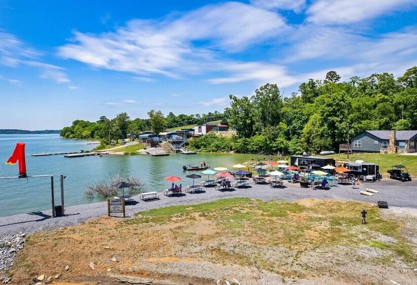 The Lodge At Lakeside