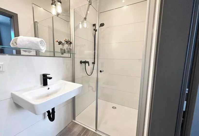 Aamiaismajoitus (B&B) Das Q Spaichingen