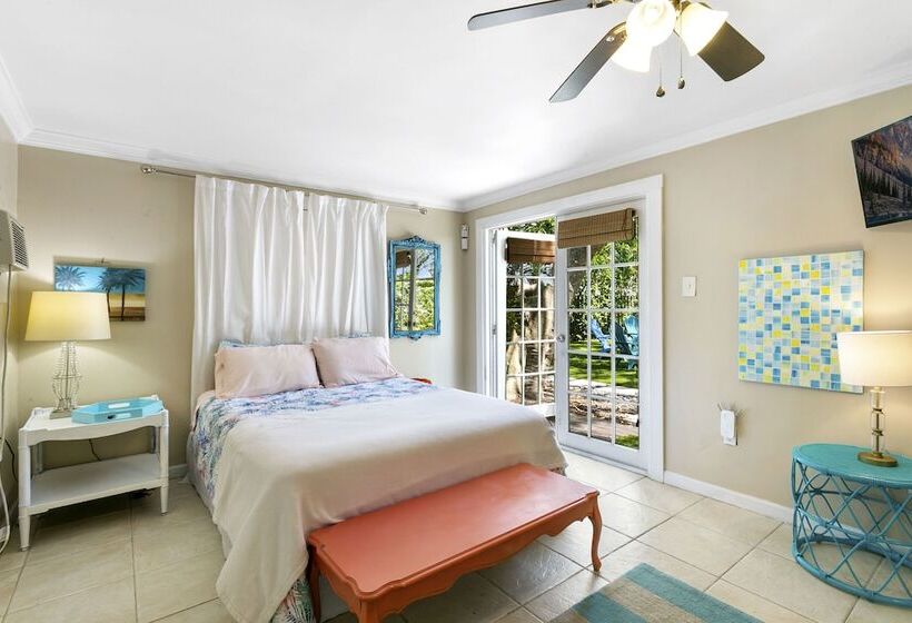 Charming Old Northwood Home ~ 3 Mi To Beach!