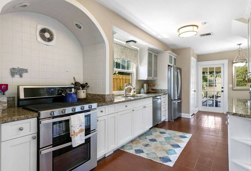 Charming Old Northwood Home ~ 3 Mi To Beach!