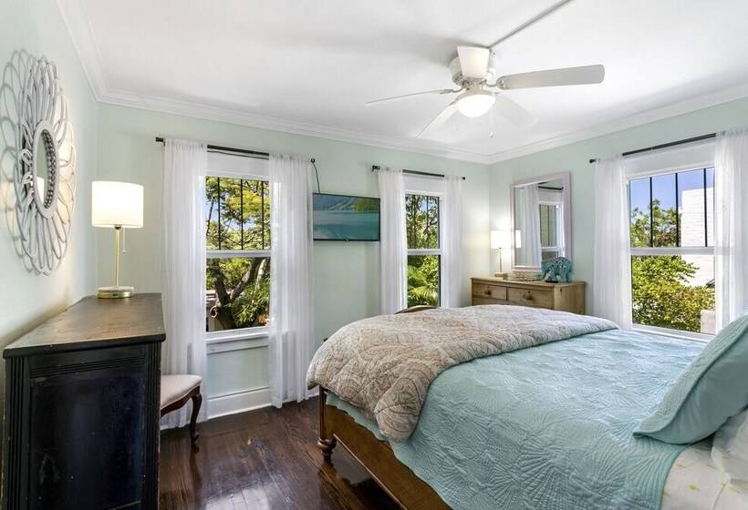 Charming Old Northwood Home ~ 3 Mi To Beach!