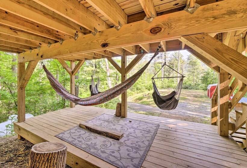 Darling 30 Acre Cabin W/ Fire Pit & Balcony!